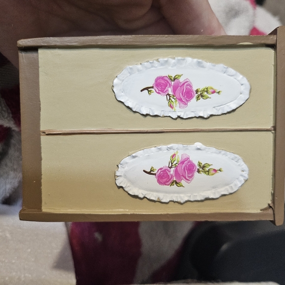 6 piece miniature hand painted laundry furnishings - Picture 2 of 8